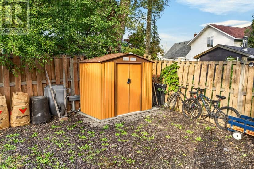 134 Bishops CT — photo 6 of 40