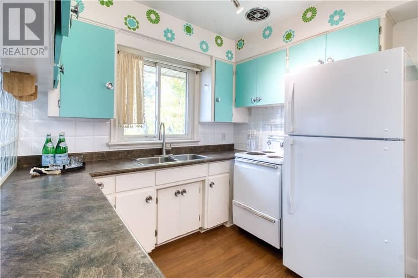 51 Mackenzie Street — photo 6 of 35