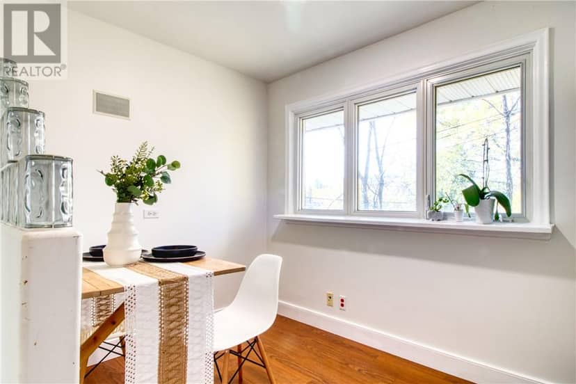 51 Mackenzie Street — photo 8 of 35