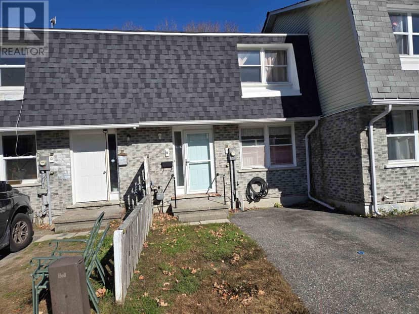 8 Bailey LN — photo 1 of 30