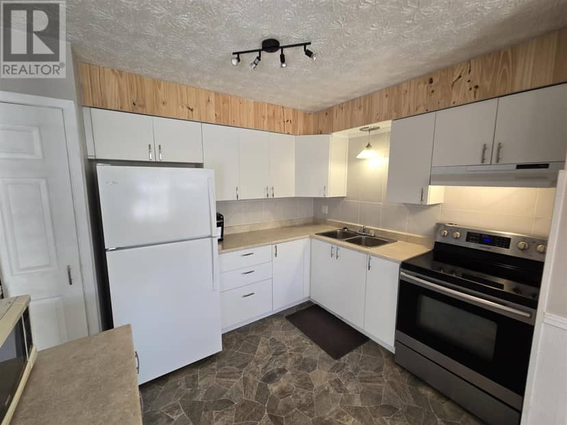 8 Bailey LN — photo 2 of 30