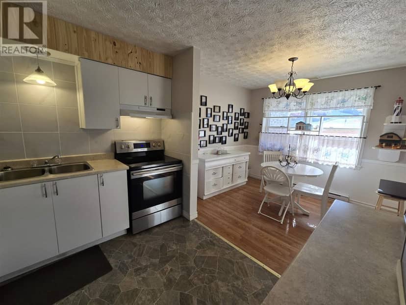 8 Bailey LN — photo 4 of 30