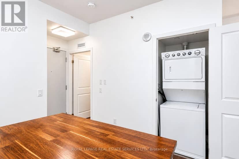 414 - 8 Fieldway Road — photo 10 of 28