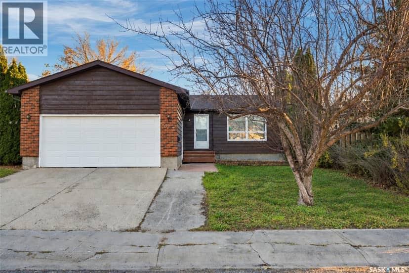 5907 Hague CRESCENT — photo 1 of 40