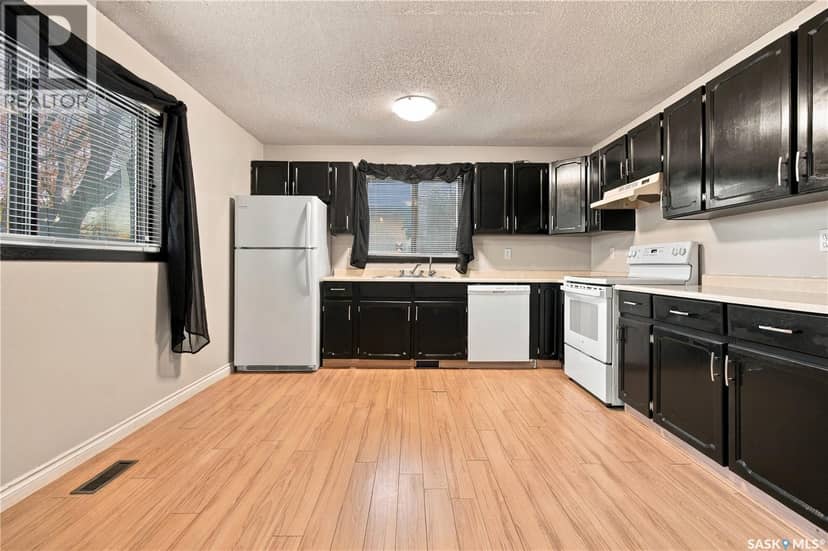 5907 Hague CRESCENT — photo 10 of 40