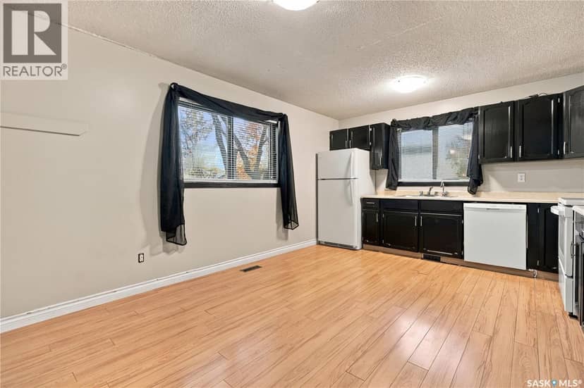 5907 Hague CRESCENT — photo 9 of 40