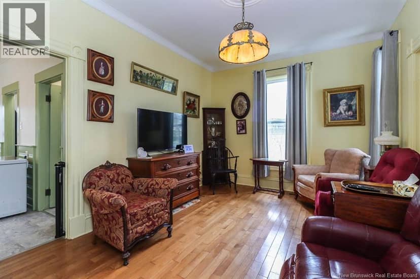 12 Pitt Street — photo 11 of 40
