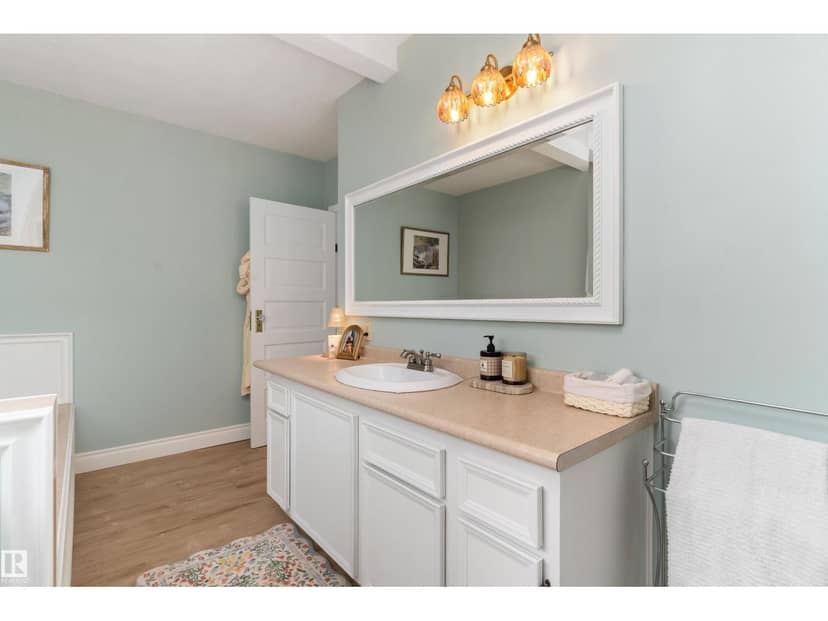 5016 52 AV — photo 10 of 40