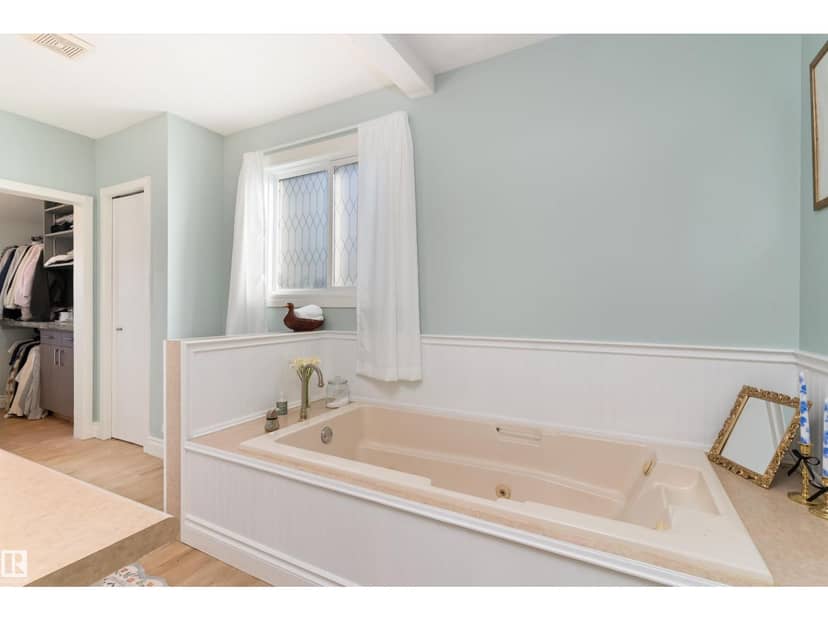 5016 52 AV — photo 11 of 40