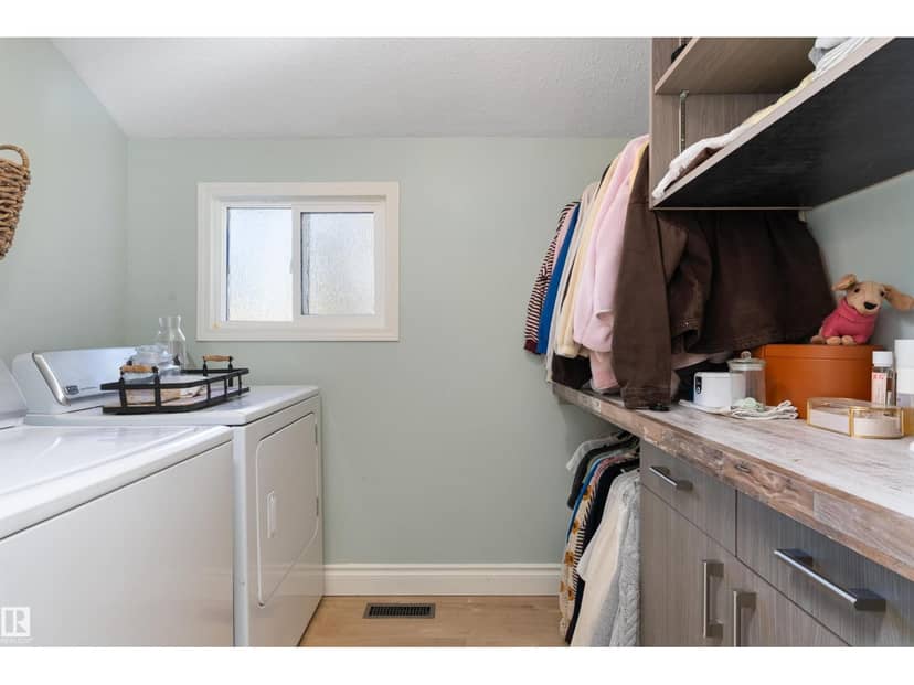 5016 52 AV — photo 14 of 40
