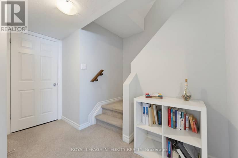 173 Silvermoon Crescent — photo 33 of 40