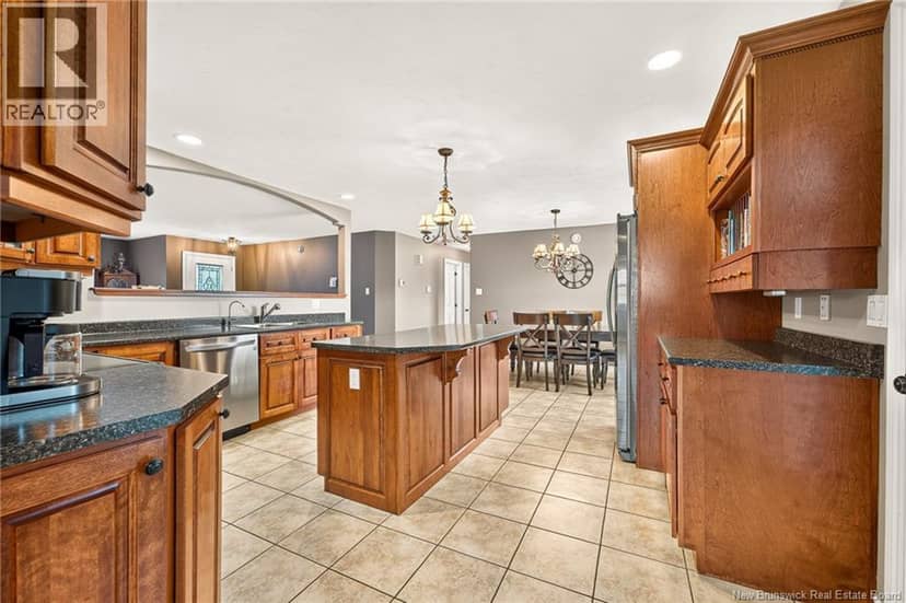 6 Chad Crescent — photo 10 of 40