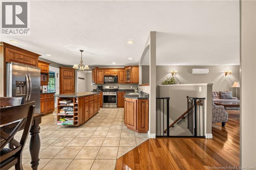 6 Chad Crescent — photo 13 of 40
