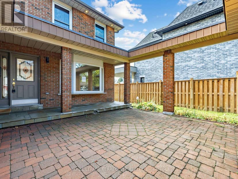 124 Bathgate Drive, Toronto, photo 3