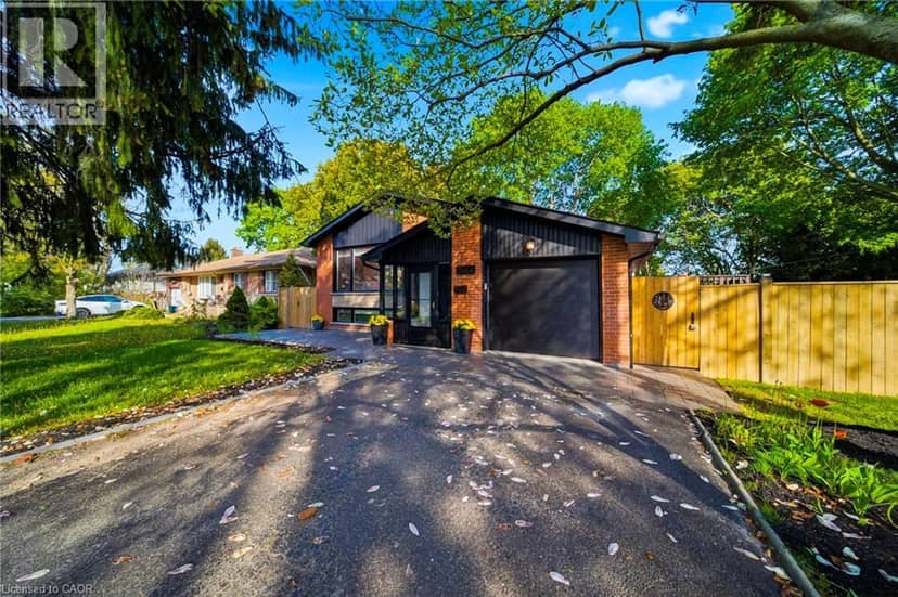 2066 REBECCA Street, Oakville, photo 2