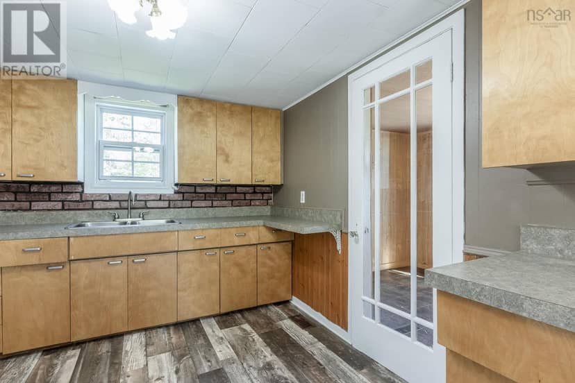 8801 201 Highway — photo 17 of 35