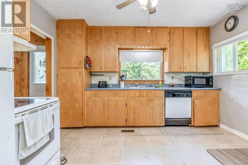 5915 208 Highway — photo 12 of 40