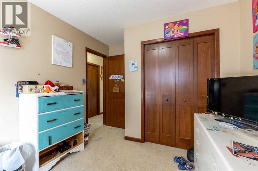 184 Lakhota Crescent W — photo 17 of 40