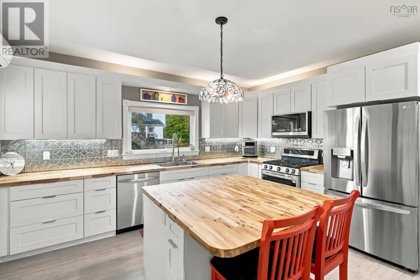 683 St George Street — photo 15 of 40