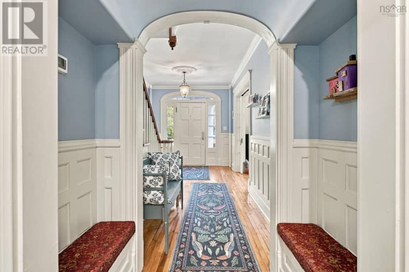 683 St George Street — photo 11 of 40