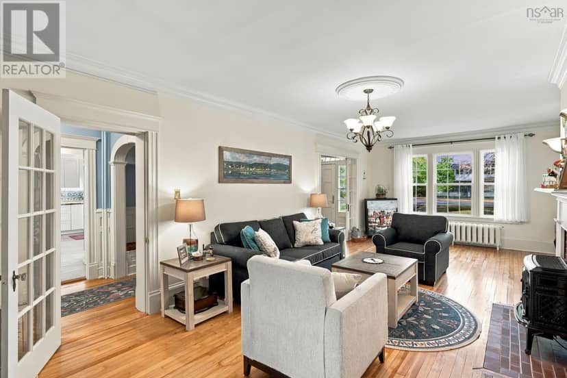 683 St George Street — photo 17 of 40