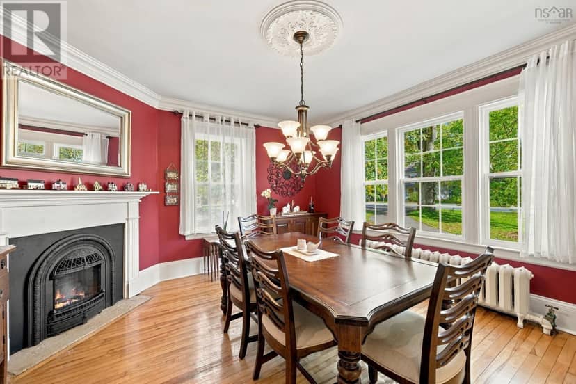 683 St George Street — photo 12 of 40