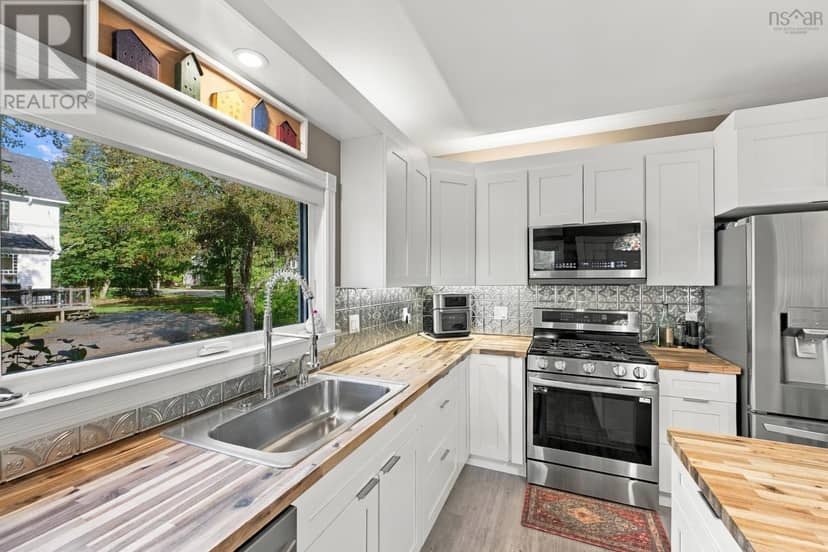 683 St George Street — photo 16 of 40