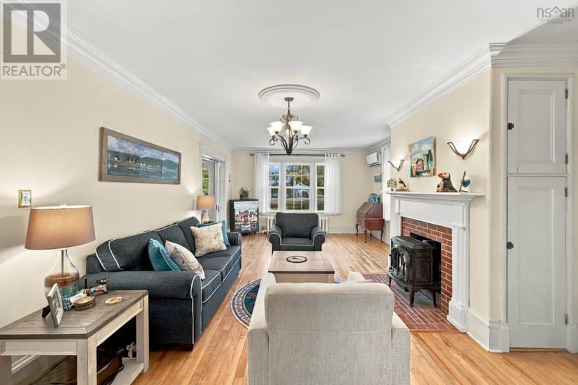 683 St George Street — photo 18 of 40