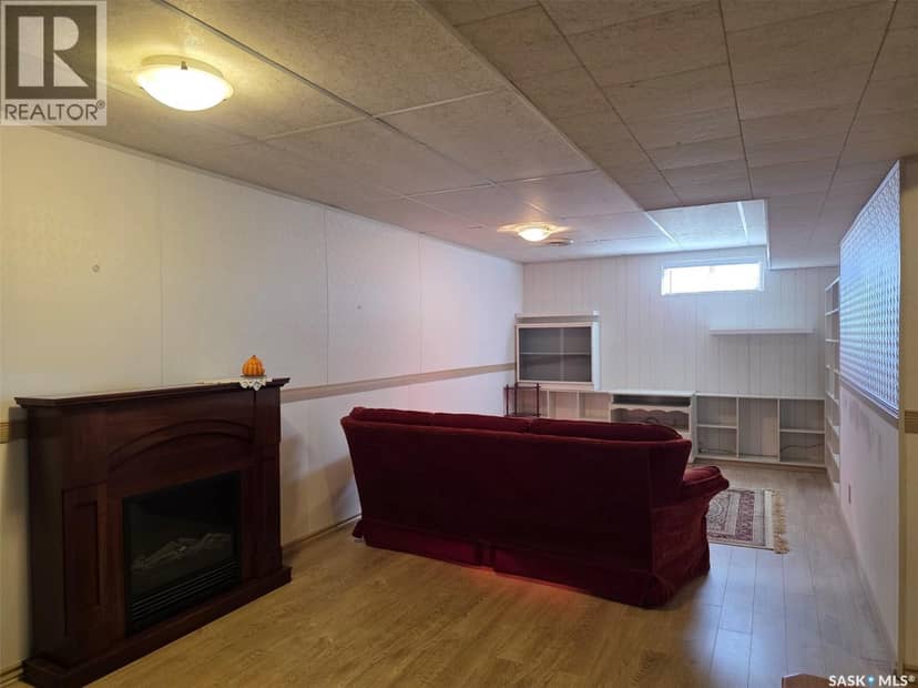 810 11th AVENUE NE — photo 10 of 22