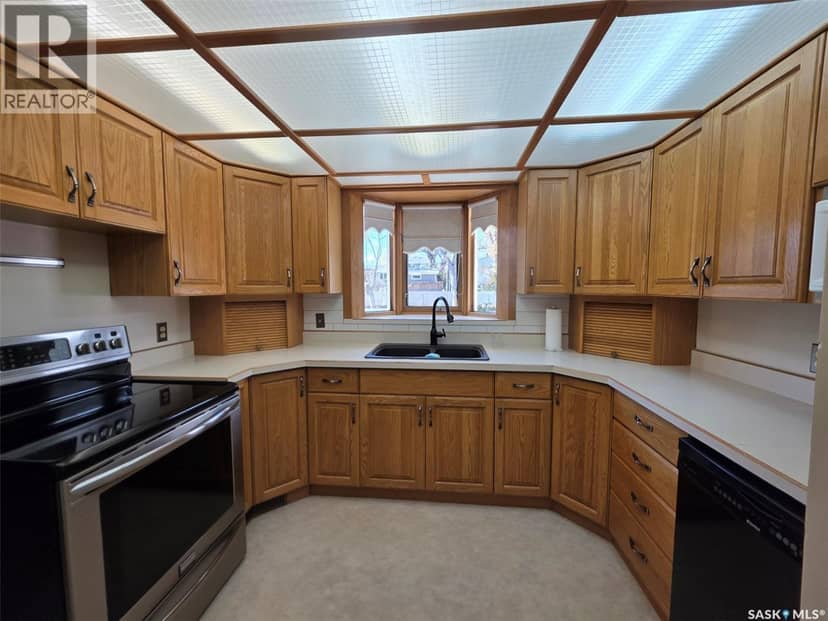 810 11th AVENUE NE, Swift Current, photo 2