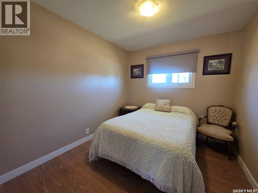 810 11th AVENUE NE — photo 9 of 22