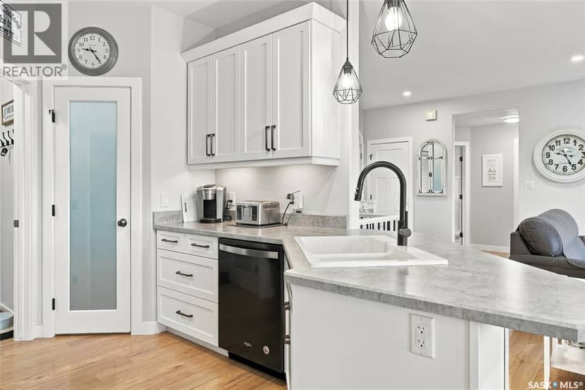 101 South Hill ROAD — photo 11 of 40
