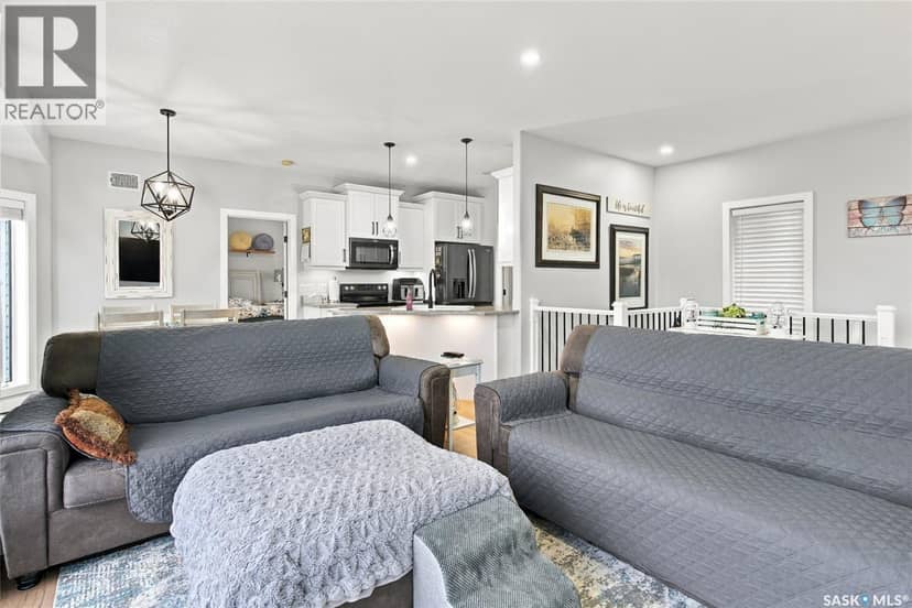 101 South Hill ROAD — photo 9 of 40