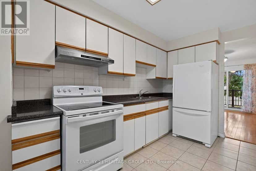 15 - 38 Elora Drive — photo 17 of 40