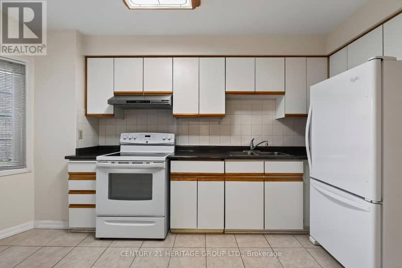 15 - 38 Elora Drive — photo 18 of 40