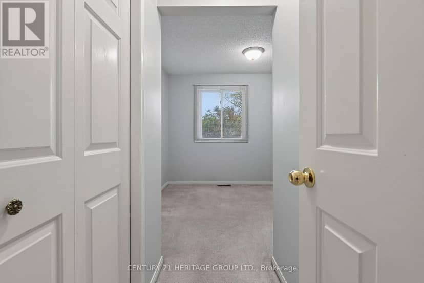 15 - 38 Elora Drive — photo 23 of 40