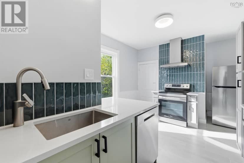 2512 Oxford Street — photo 10 of 27
