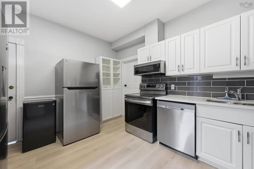 2512 Oxford Street — photo 18 of 27