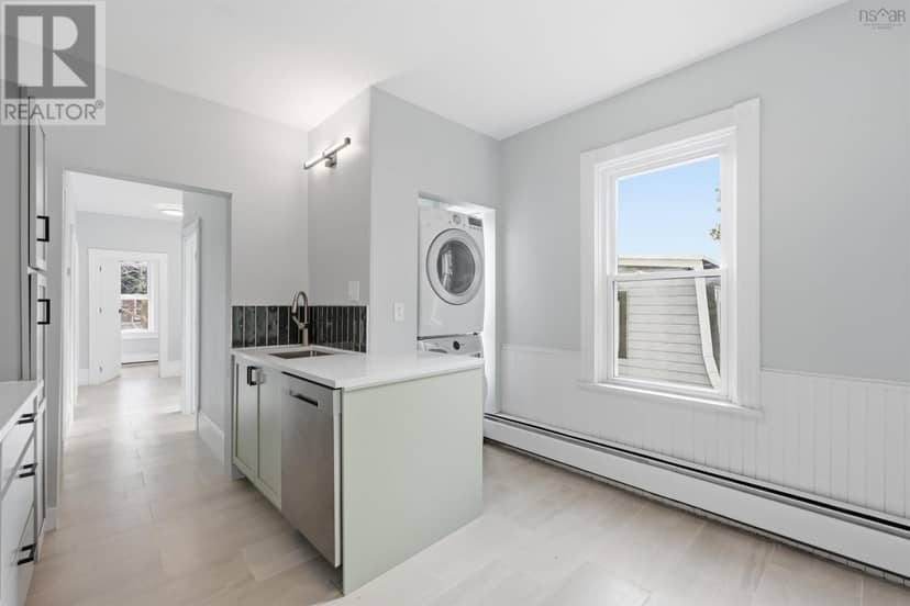 2512 Oxford Street — photo 11 of 27