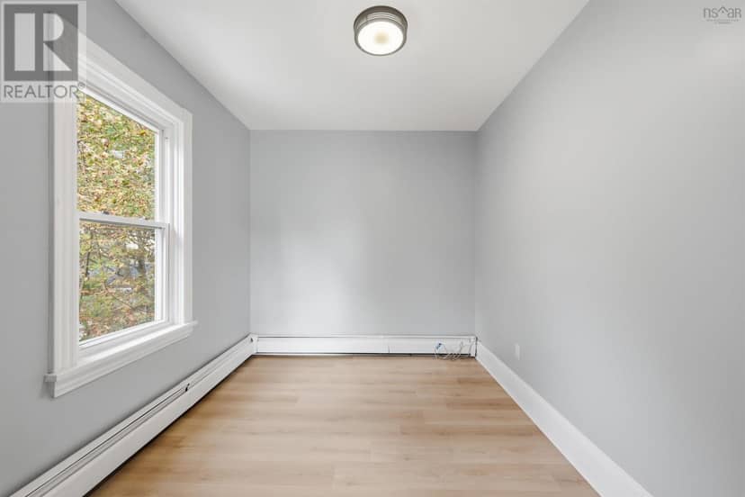 2512 Oxford Street — photo 13 of 27