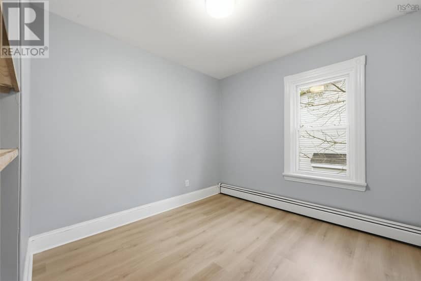2512 Oxford Street — photo 9 of 27