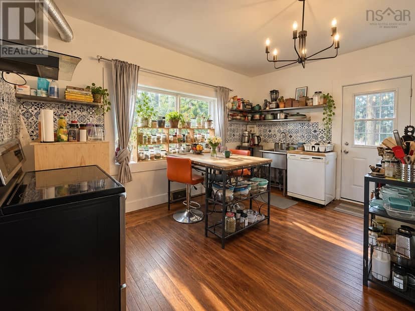 9 Milton Drive — photo 10 of 22