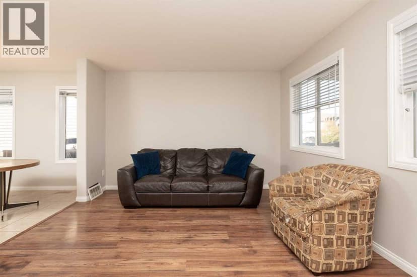 610 Silkstone Point W, Lethbridge, photo 3