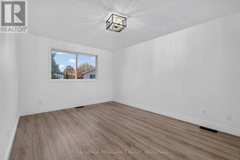 1371 Brackenwood Crescent — photo 16 of 40