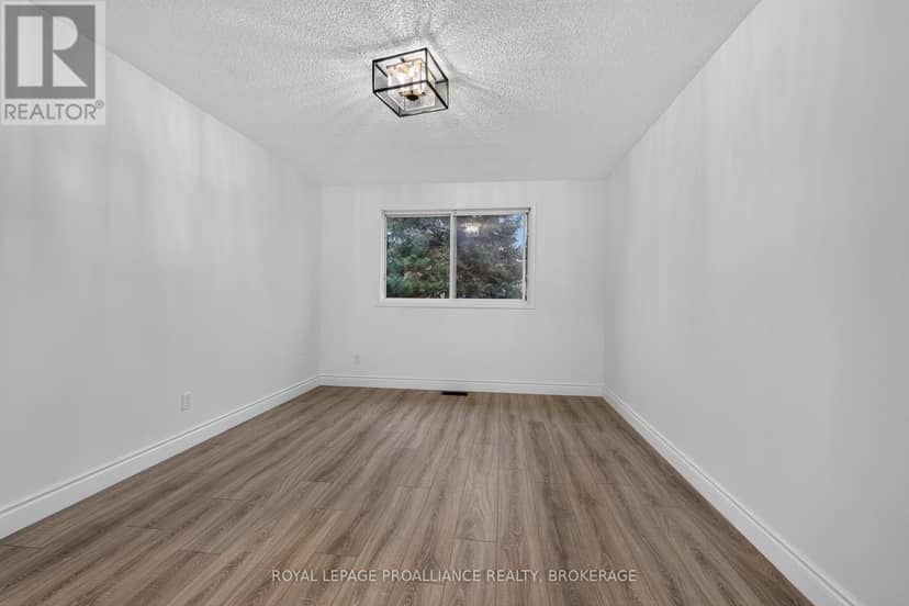 1371 Brackenwood Crescent — photo 17 of 40