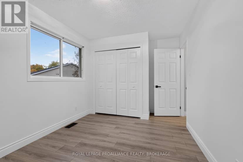 1371 Brackenwood Crescent — photo 22 of 40
