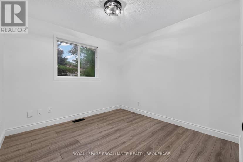 1371 Brackenwood Crescent — photo 23 of 40