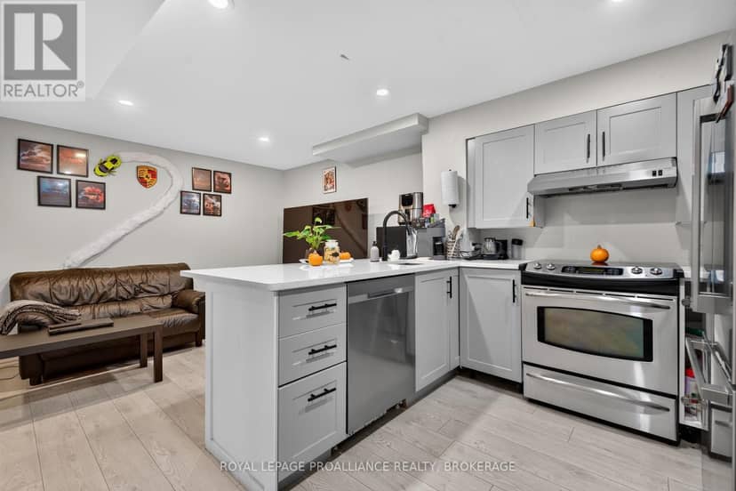 1371 Brackenwood Crescent — photo 31 of 40