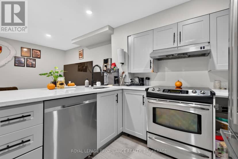 1371 Brackenwood Crescent — photo 32 of 40