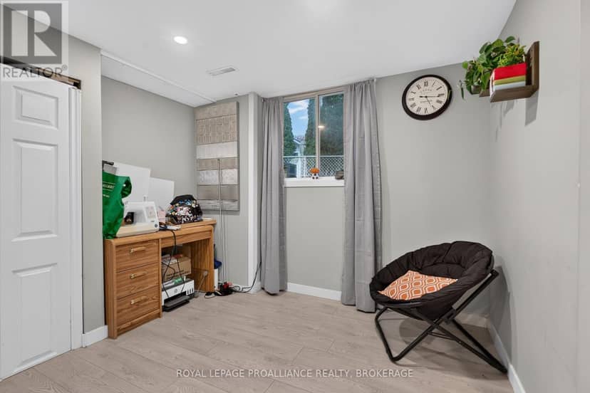 1371 Brackenwood Crescent — photo 33 of 40